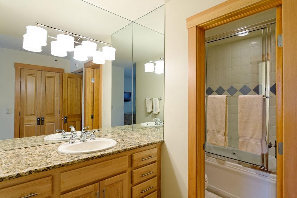 The Crestwood Condominiums photo 76