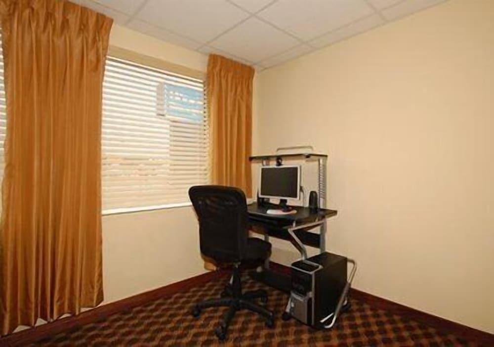 Country Hearth Inn & Suites photo 35