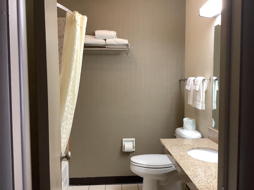 Silver Spur Vintage Inn & Suites photo 43