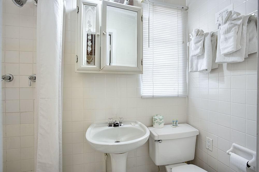 Island Breeze Inn photo 43