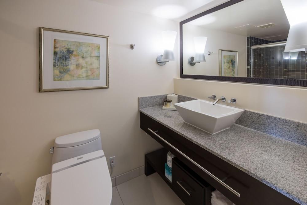 Regency on Beachwalk Waikiki by OUTRIGGER photo 4