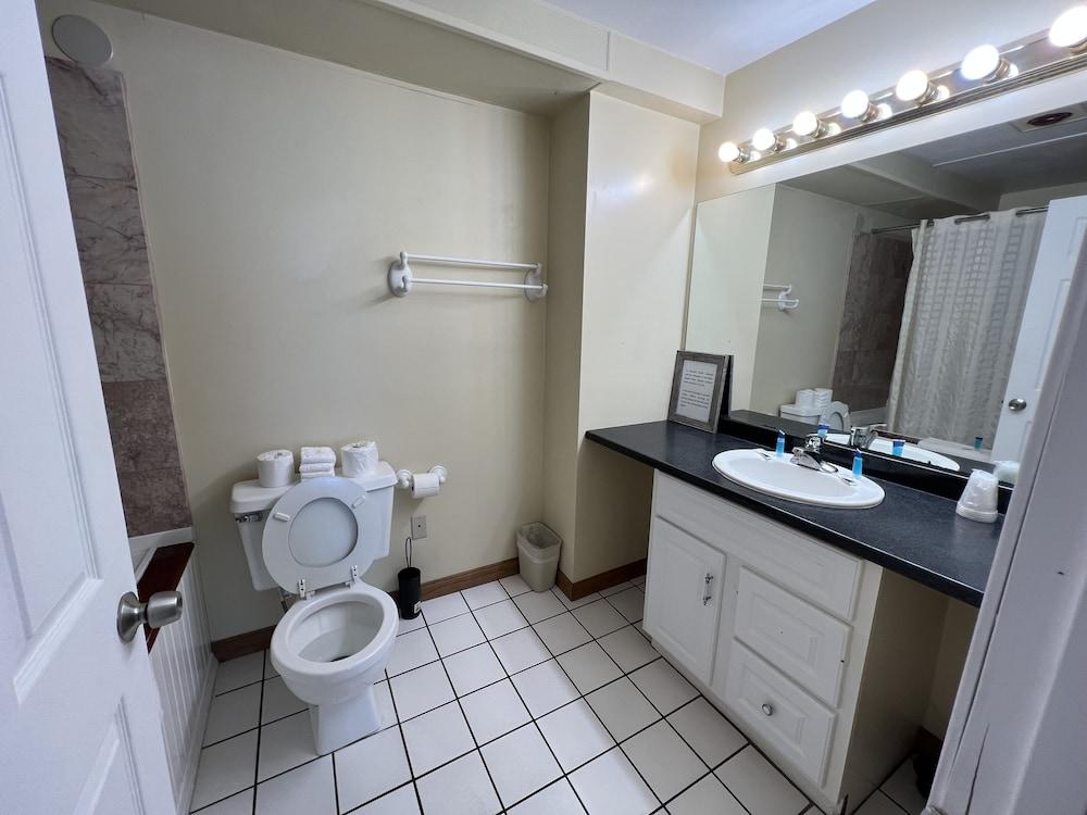 SHIPS INN Hotel photo 45