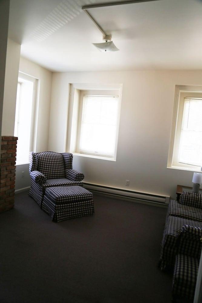 Stoner's Mansion House photo 7