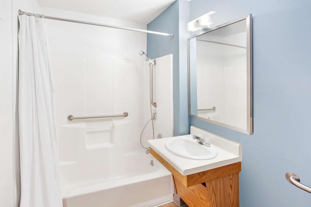 WoodSpring Suites Brownsville photo 22