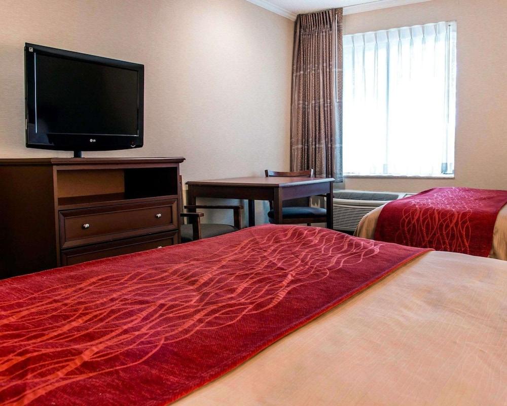Wingate by Wyndham Livonia photo 14