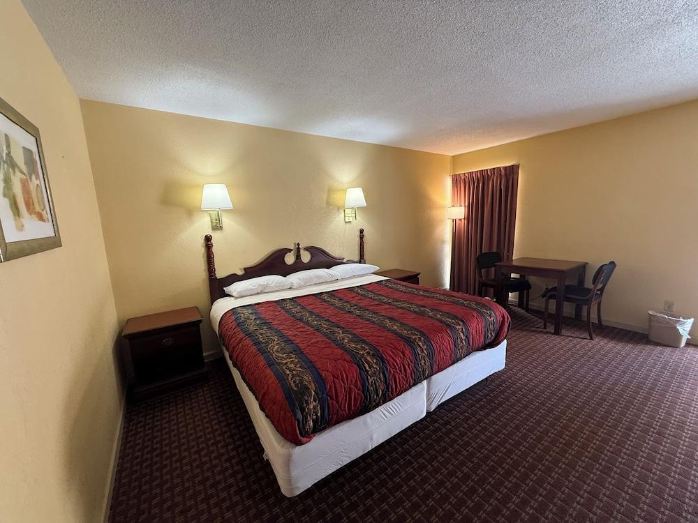Motel Masquerade photo 7