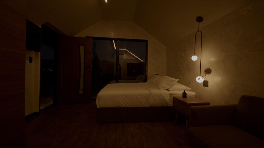 Emrose Luxury Cabins photo 3