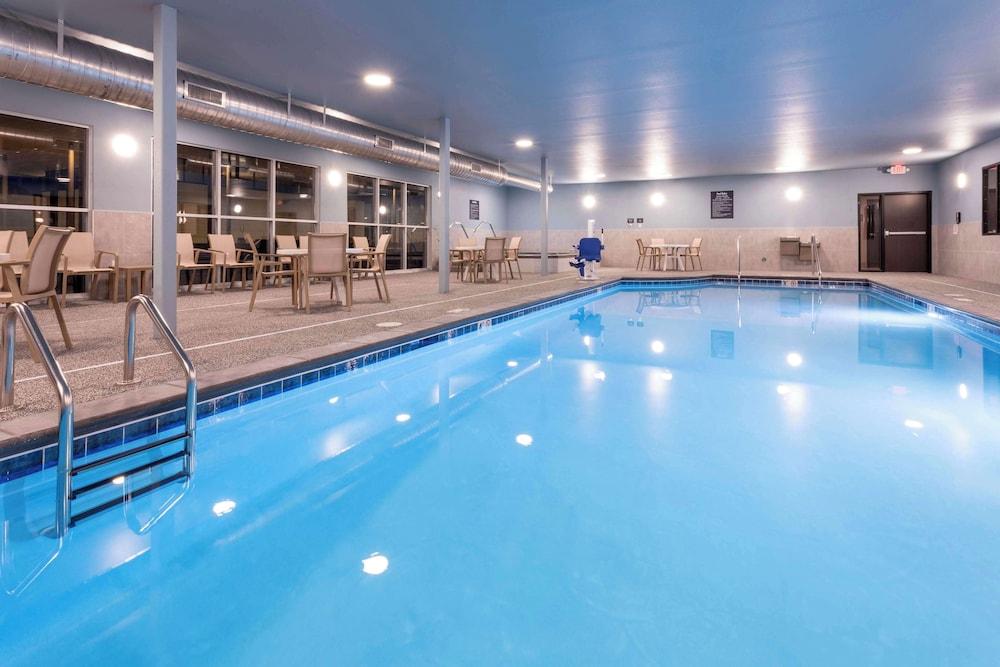 GrandStay Hotel & Suites photo 19