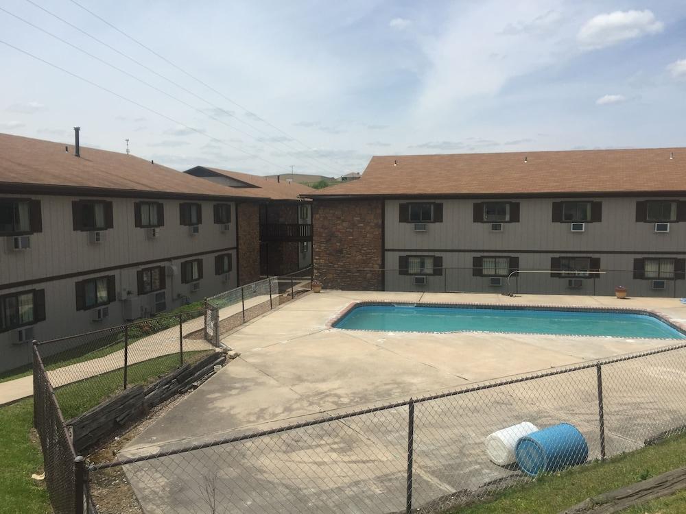 Midway Budget Inn photo 16