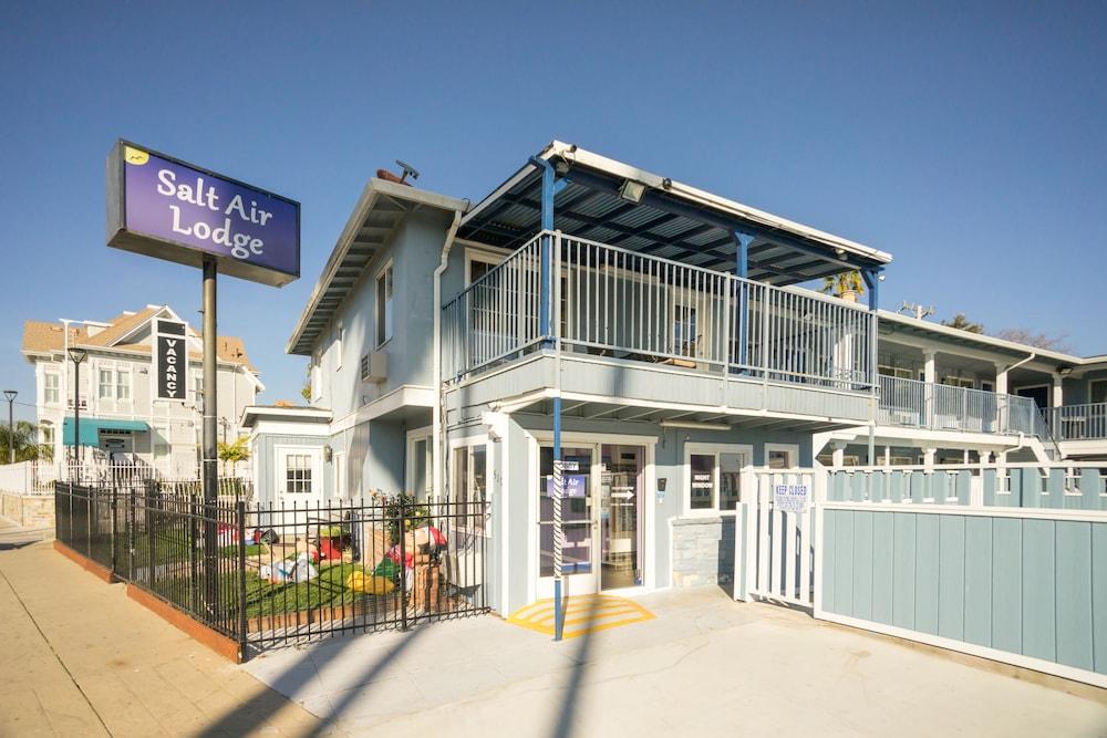 Salt Air Lodge photo 9