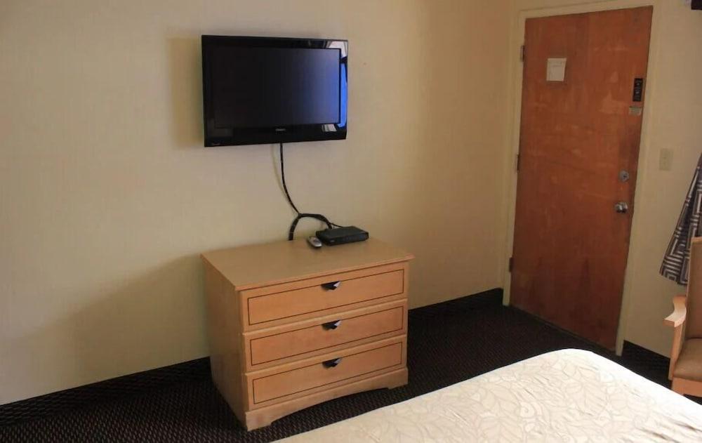 ECONOMY INN photo 5