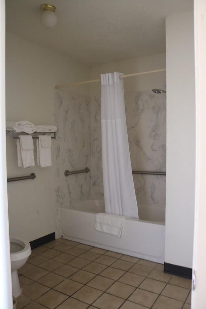 Hobbs Family Inn photo 15