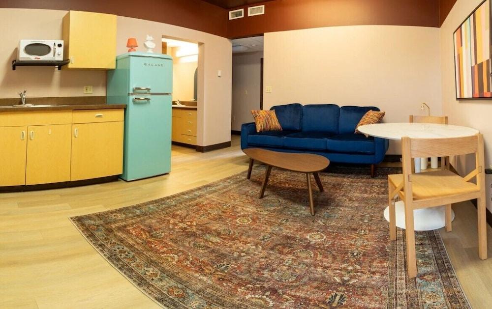Brewster Hall photo 9