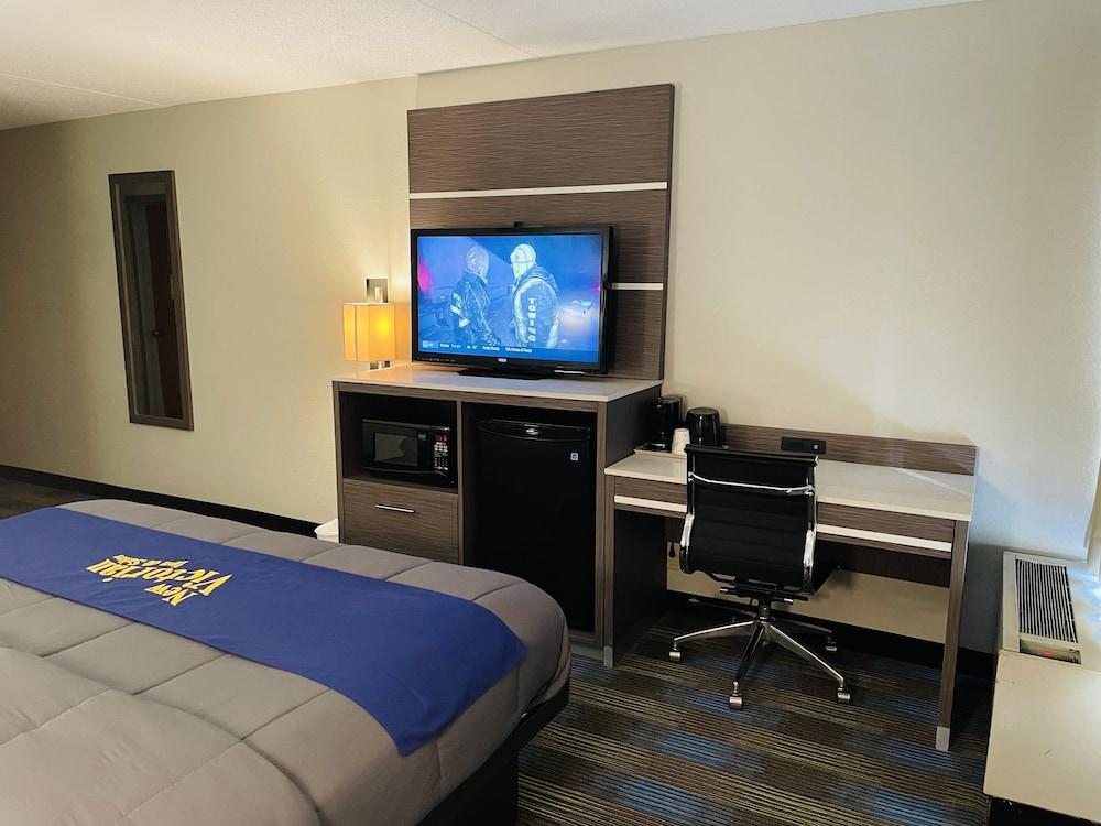 New Victorian Inn & Suites photo 5