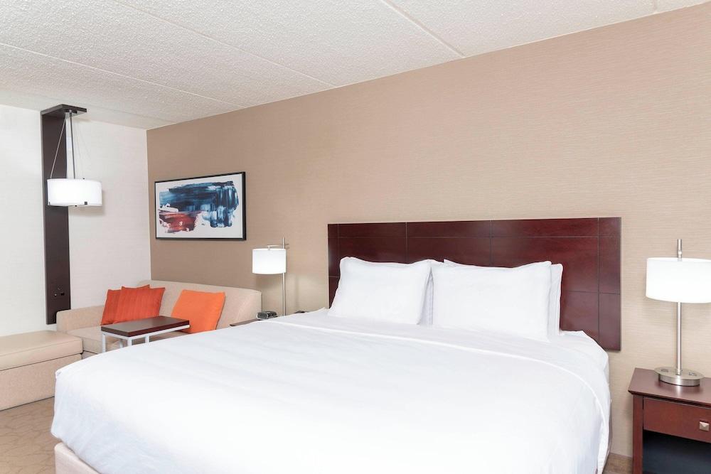 Delta Hotels by Marriott Kalamazoo Conference Center photo 11