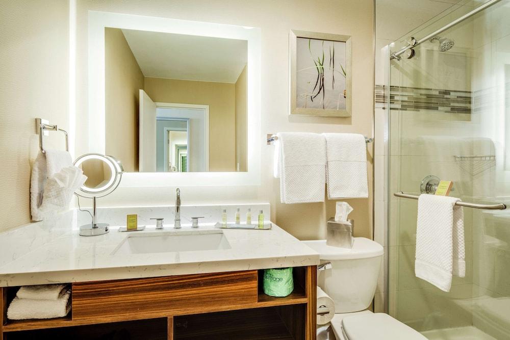 DoubleTree by Hilton Huntington photo 28