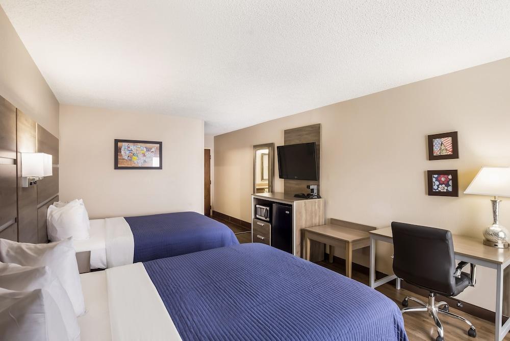Hometown Inn photo 30
