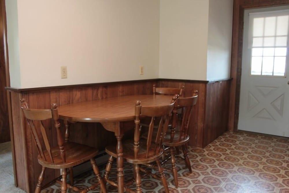 The Villager Motel photo 11