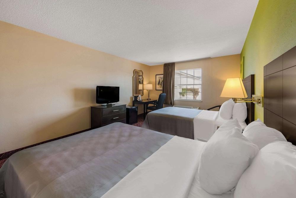 Quality Inn Saint Louis Airport photo 28