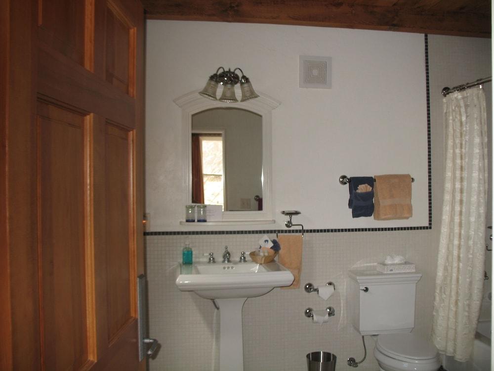 Bear Mountain Lodge photo 35