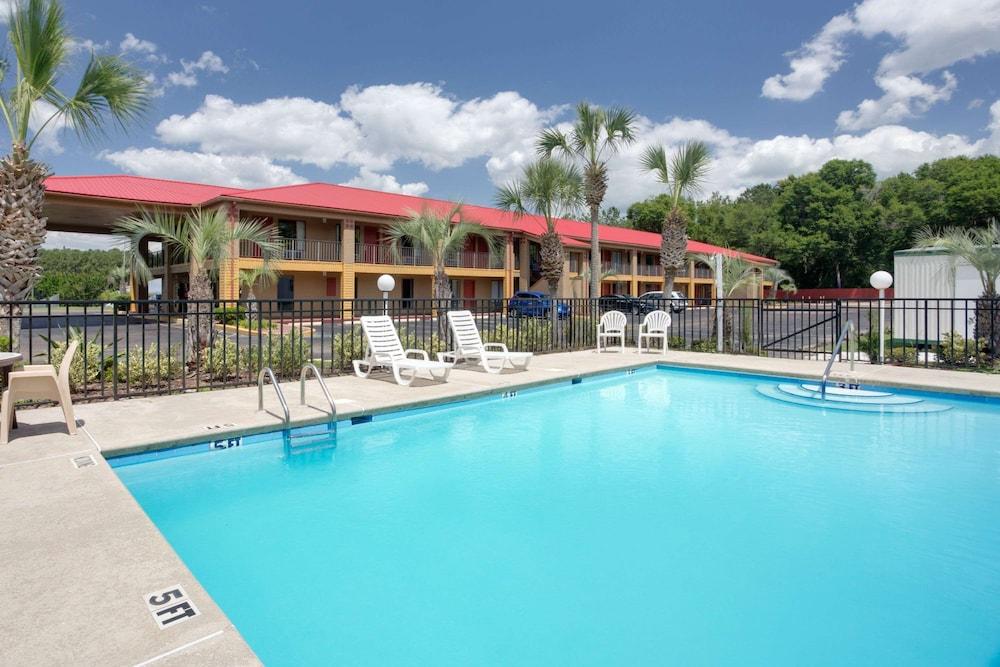 Super 8 by Wyndham Defuniak Springs photo 15
