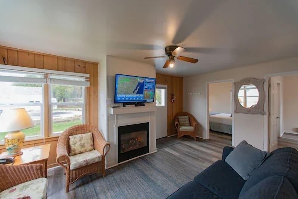 Edgewater Resort photo 78