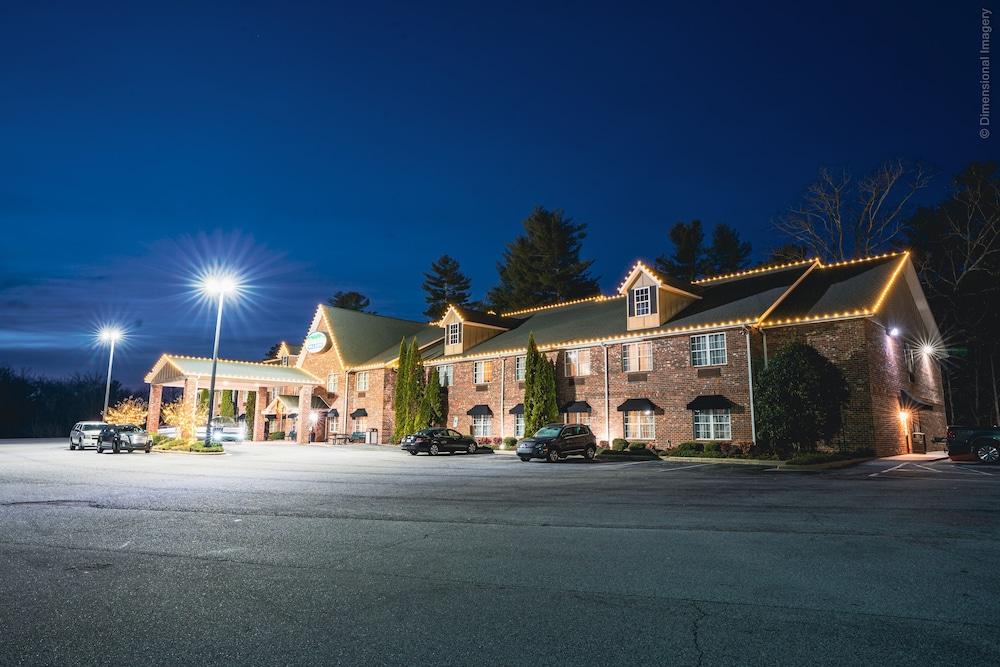 Mountain Inn & Suites photo 24