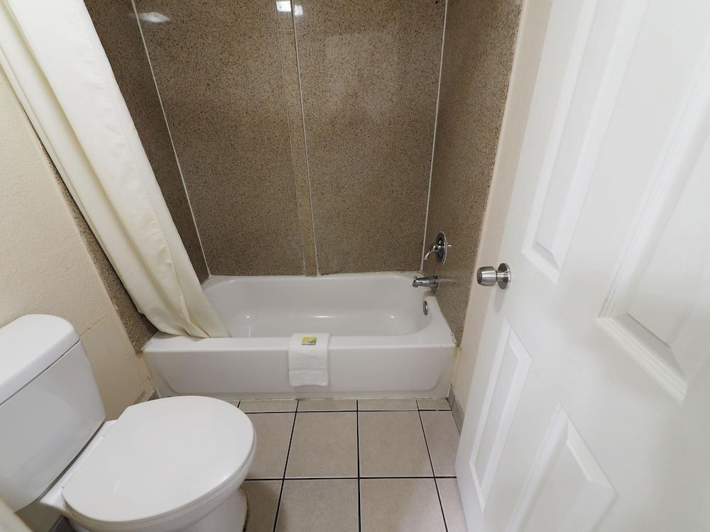 Budget Lodge photo 23