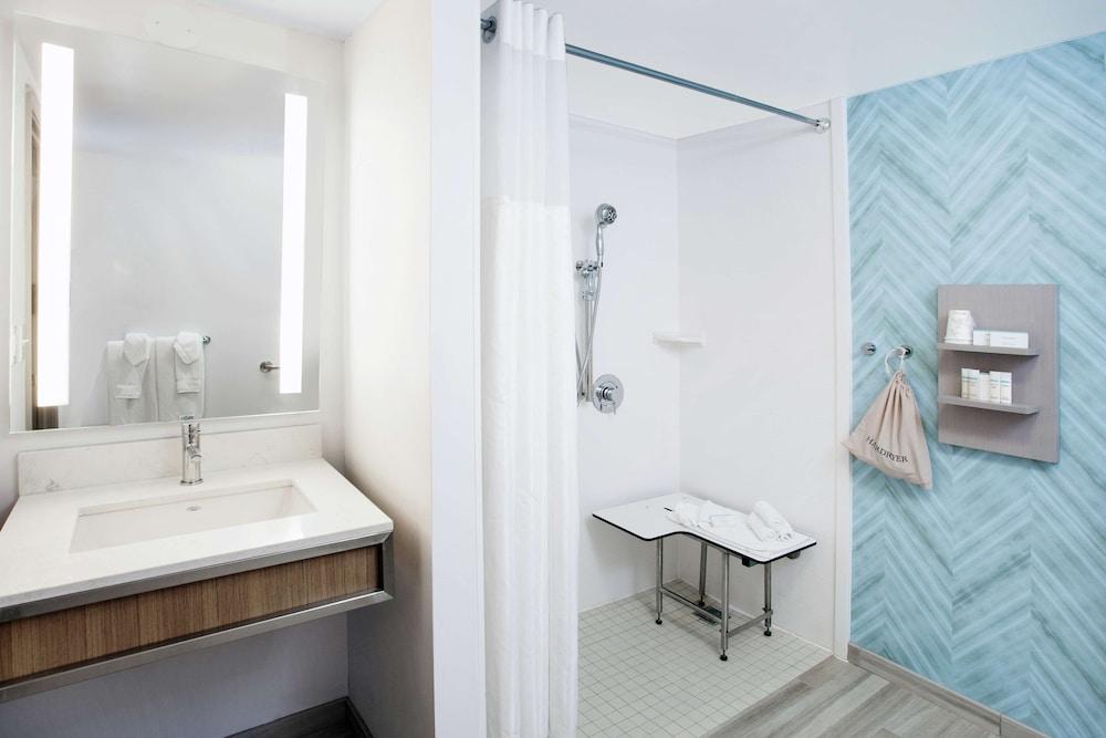 Hilton Garden Inn Chicago North Shore/Evanston photo 19
