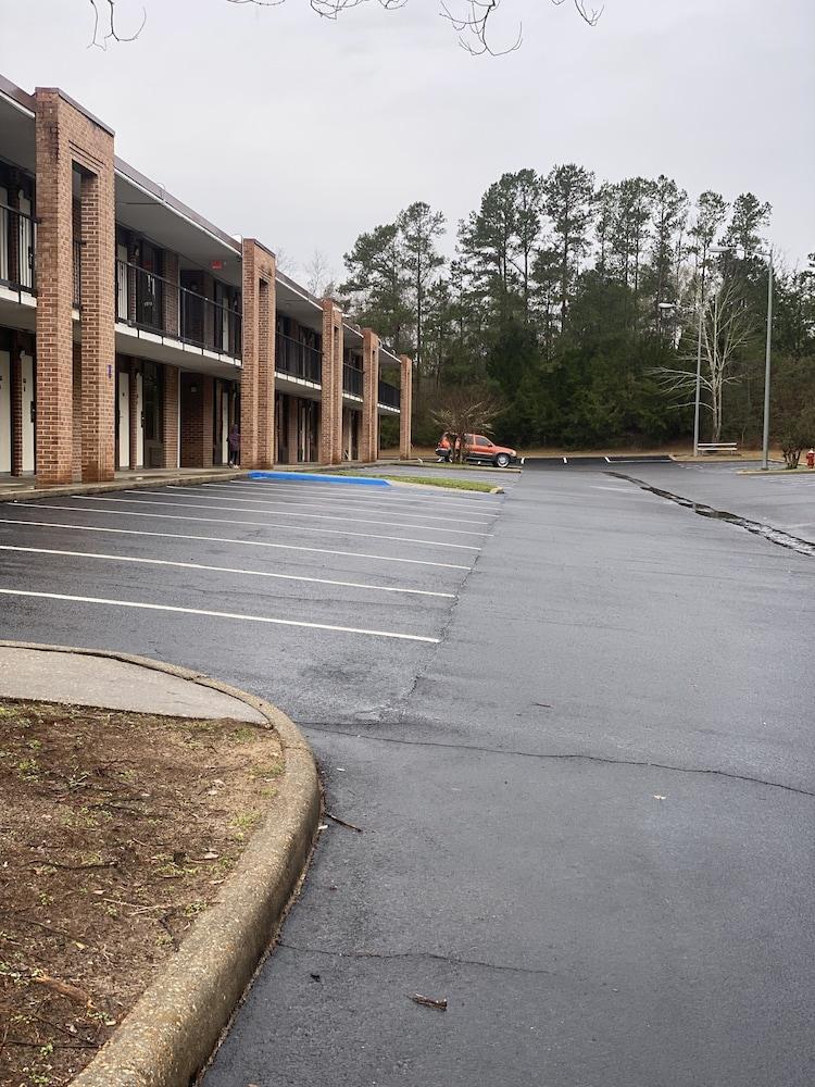 Days Inn by Wyndham Ozark photo 6