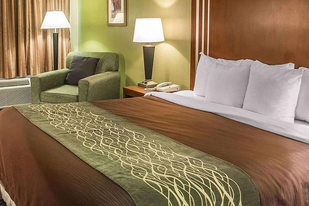 Days Inn by Wyndham Austintown photo 32