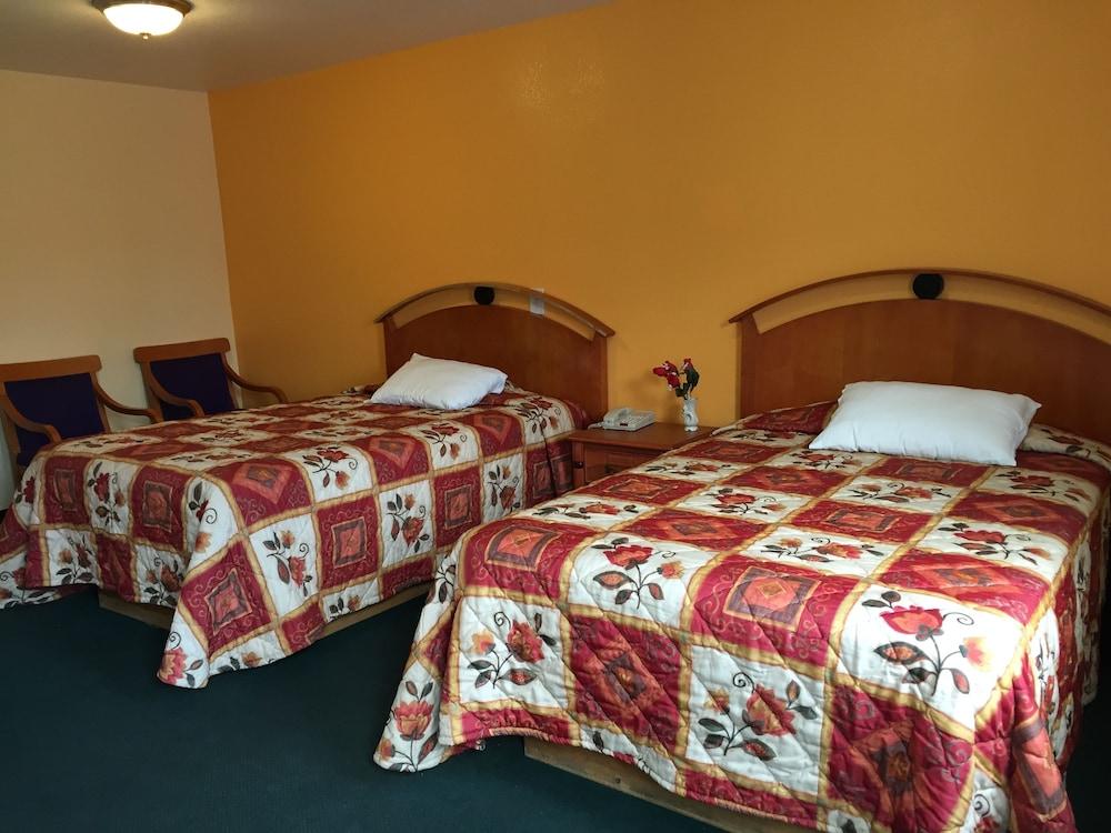 Deluxe Inn photo 12