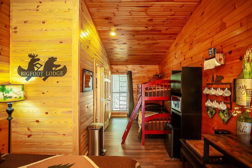Bigfoot Lodge Room One photo 6