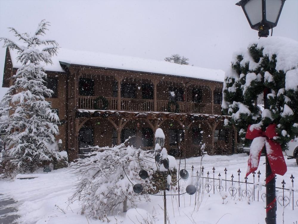 Hemlock Inn photo 6