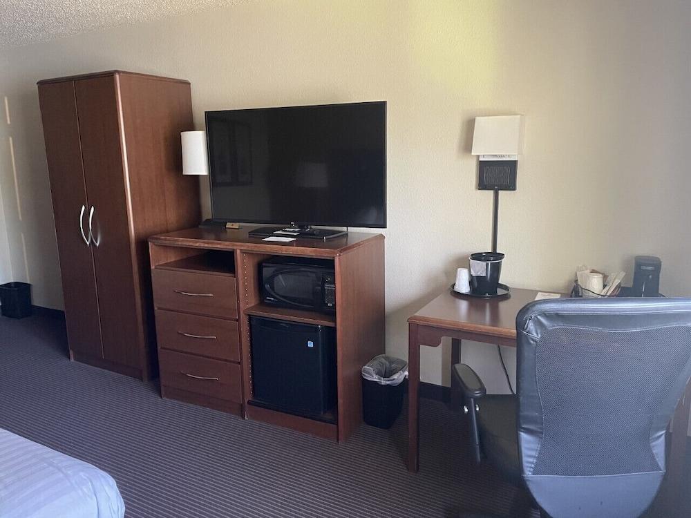 AmericInn by Wyndham Minocqua photo 43