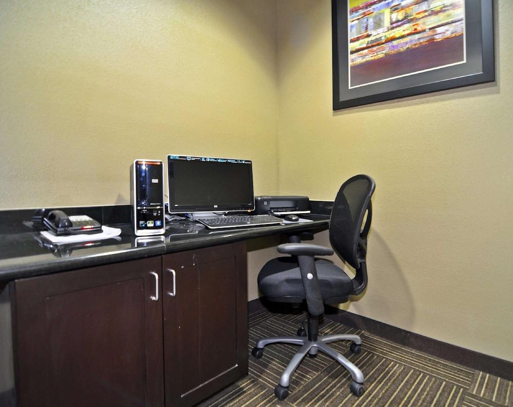 Best Western Giddings Inn & Suites photo 23