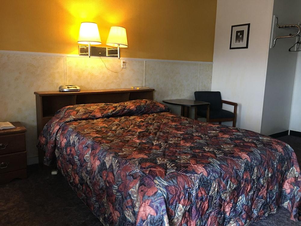 Thunderbird Motel photo 8
