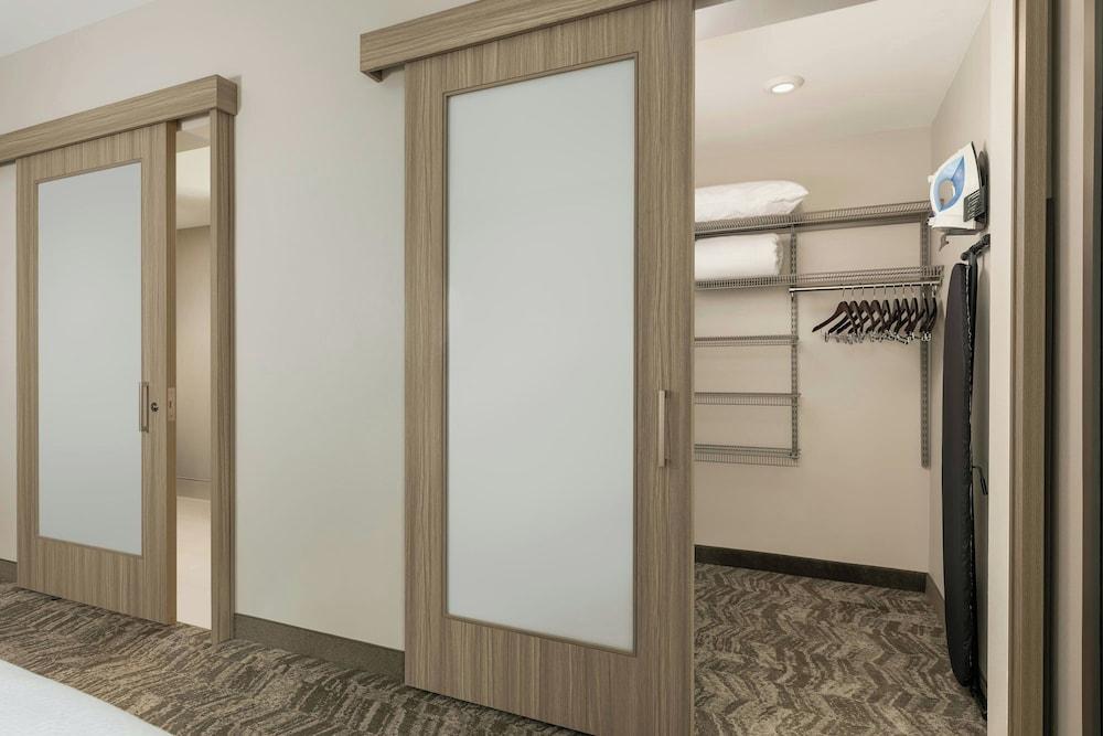 Springhill Suites By Marriott Fargo photo 17