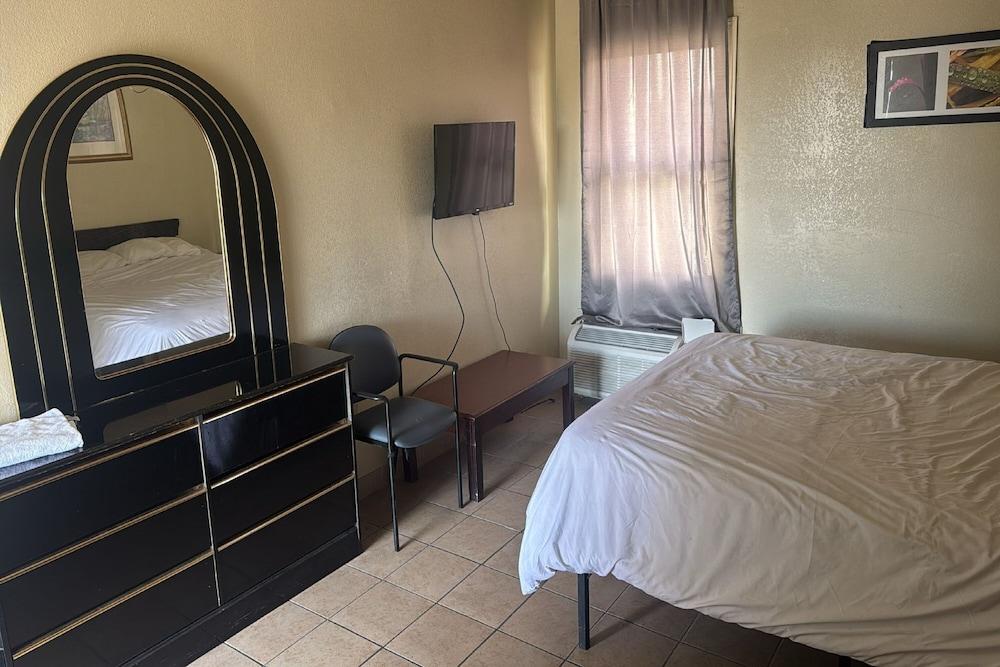 Cole Manor Motel By Oyo Love Field Market Center photo 3