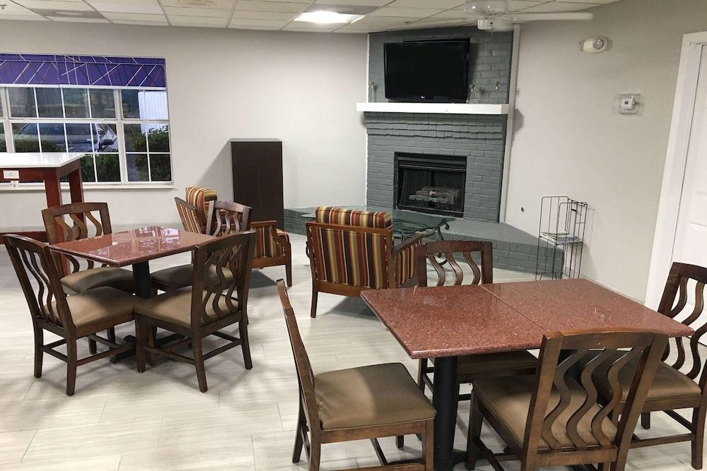 Baymont by Wyndham Adairsville photo 20