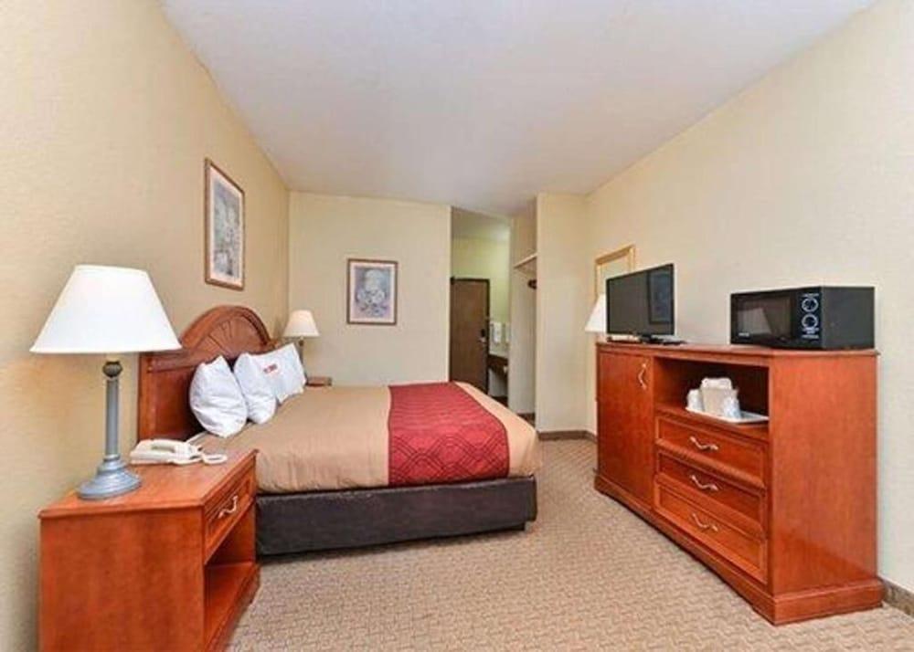 Express Inn & Suites photo 9