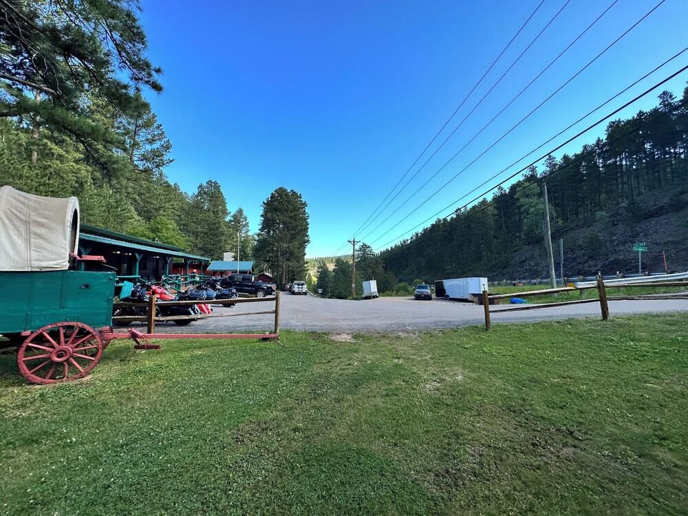 Ponderosa Pines Inn and Cabins photo 29
