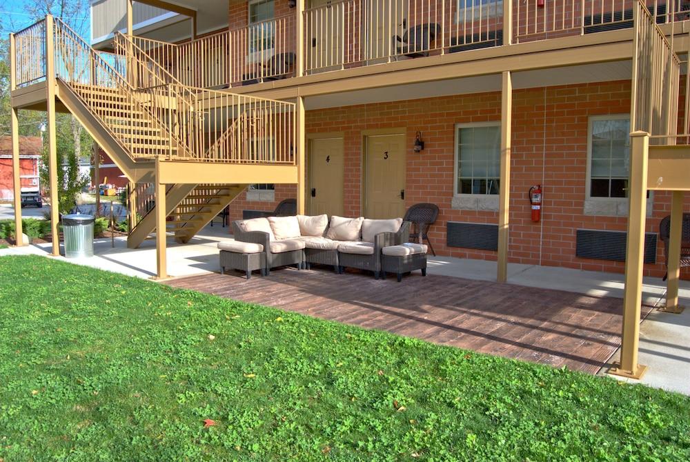 Put in Bay Victory Station Hotel photo 11