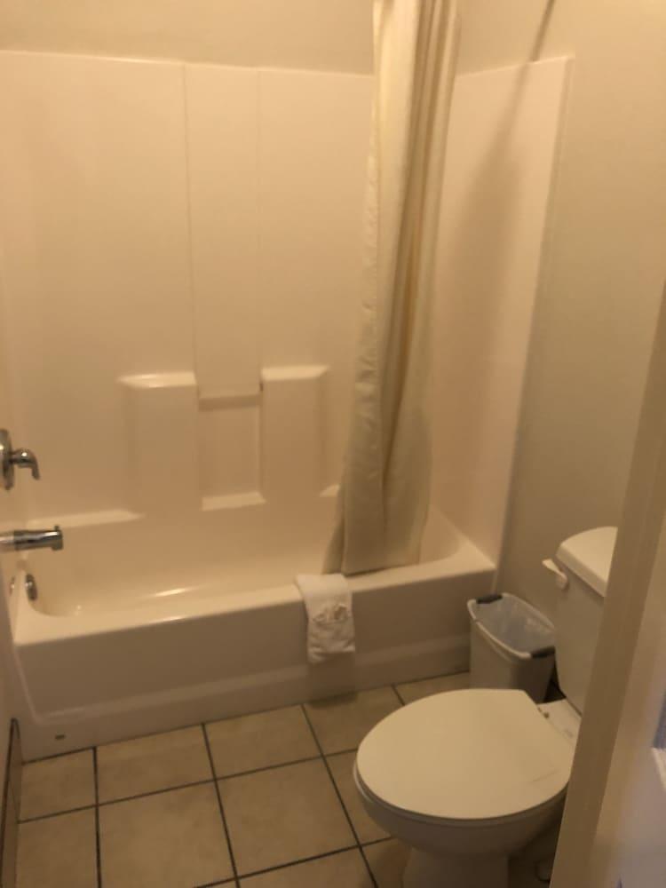 Whitesboro Inn & Suites photo 14