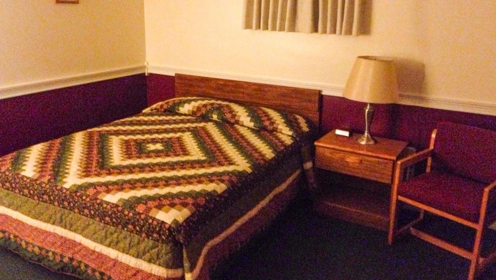 Judy's Motel Bedford photo 7