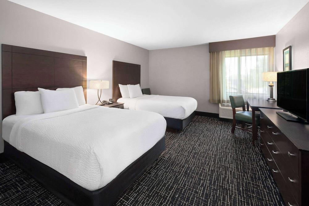 La Quinta Inn by Wyndham Sheboygan photo 5