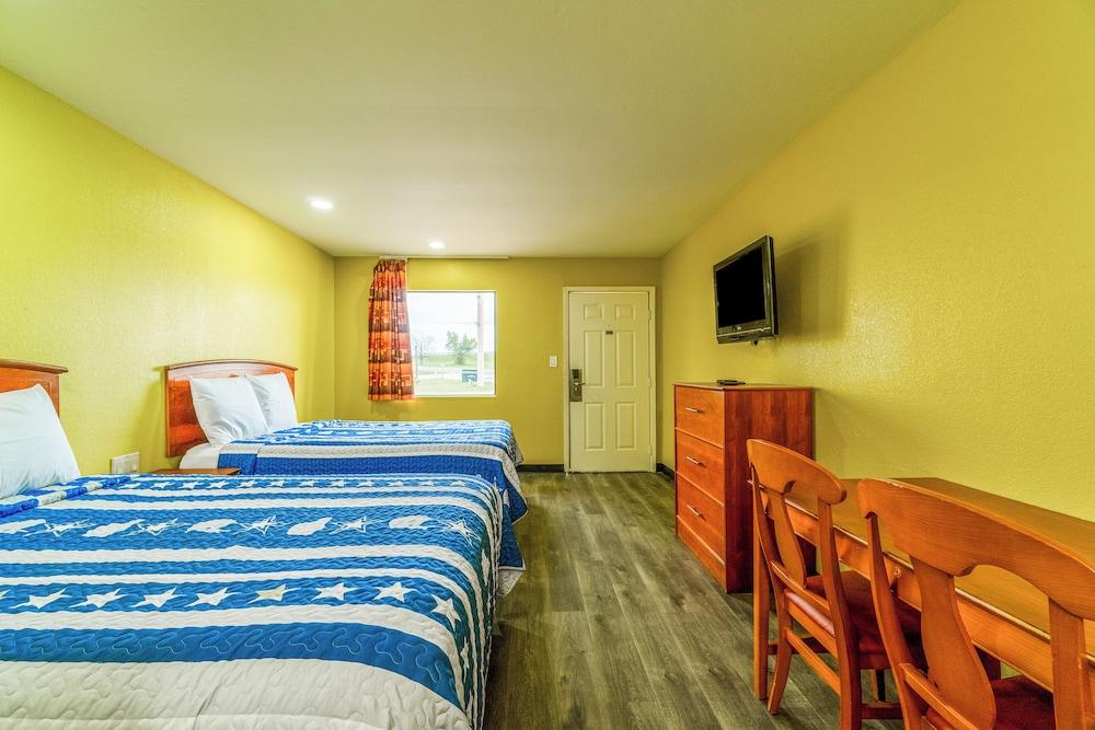 Regency Inn By OYO Rockdale TX photo 27