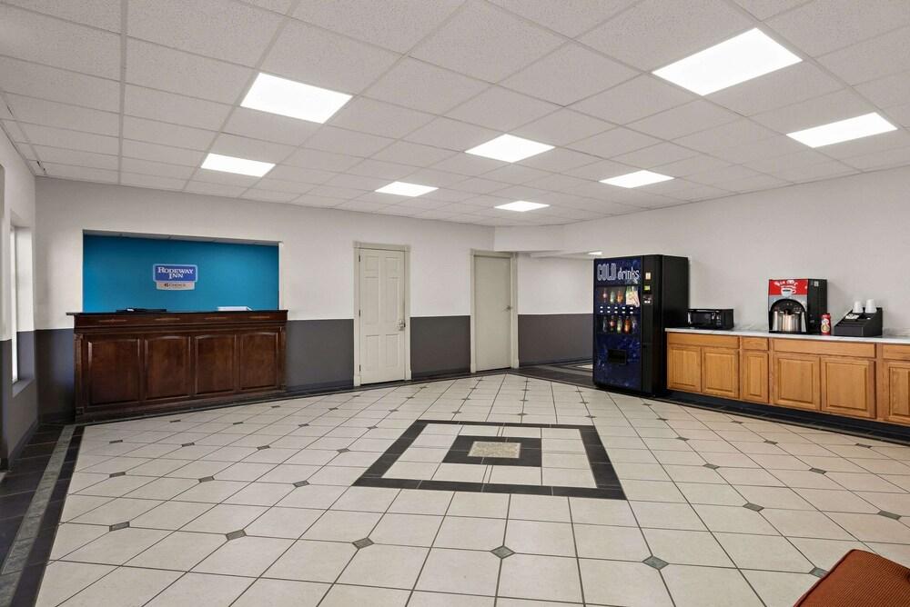 Rodeway Inn Commerce photo 2