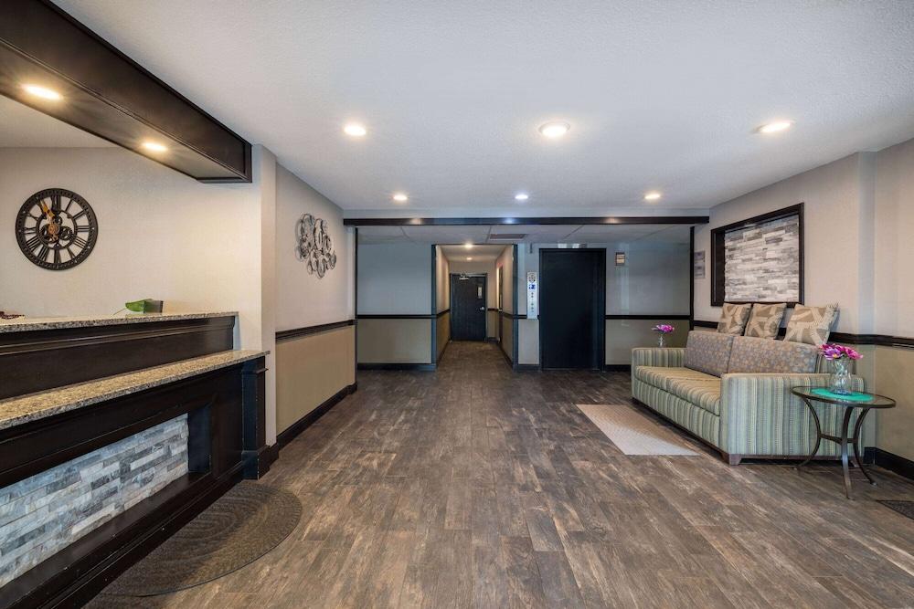 Travelodge by Wyndham Brooklyn Center photo 22