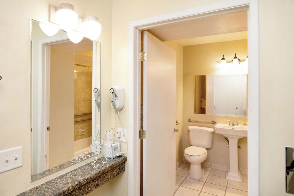 Central Phoenix Hotel photo 16